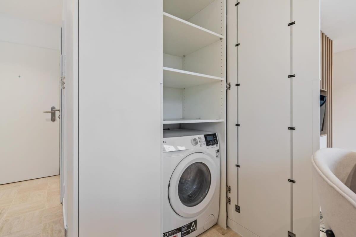 לוקסמבורג Modern Studio With King Bed, Walk To Attractions מראה חיצוני תמונה