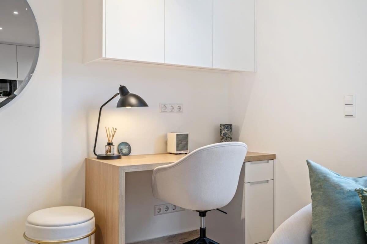 לוקסמבורג Modern Studio With King Bed, Walk To Attractions מראה חיצוני תמונה