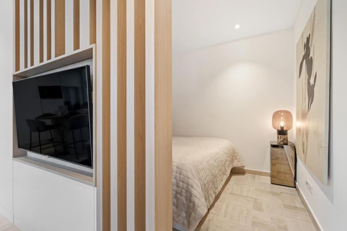לוקסמבורג Modern Studio With King Bed, Walk To Attractions מראה חיצוני תמונה