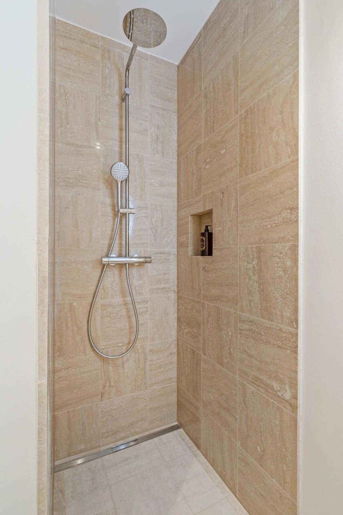לוקסמבורג Modern Studio With King Bed, Walk To Attractions מראה חיצוני תמונה
